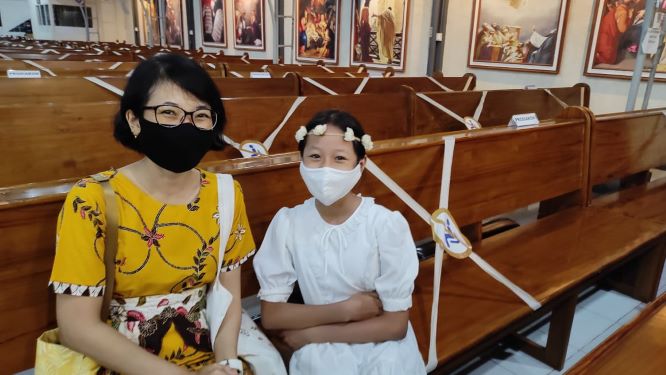 Ibu Bernadeta Swandari dan aanaknya--